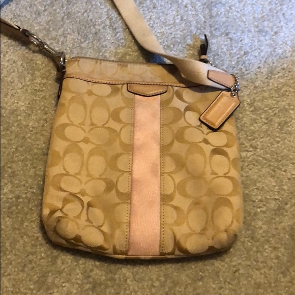 Coach Handbags - Tan/light pink Coach crossbody